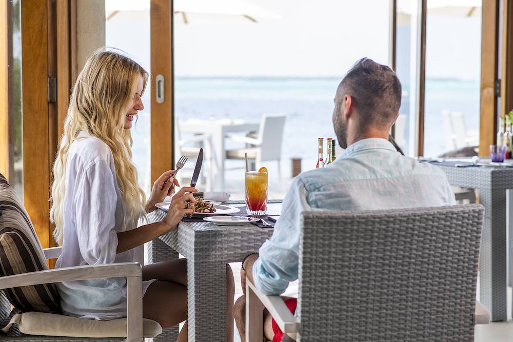 Meeru Bar & Grill at Hideaway Beach Resort and Spa thumbnail 5